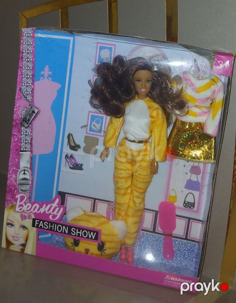 “Beauty Fashion Show” tematikli geyim dəsti ilə maneken kukla — Digah