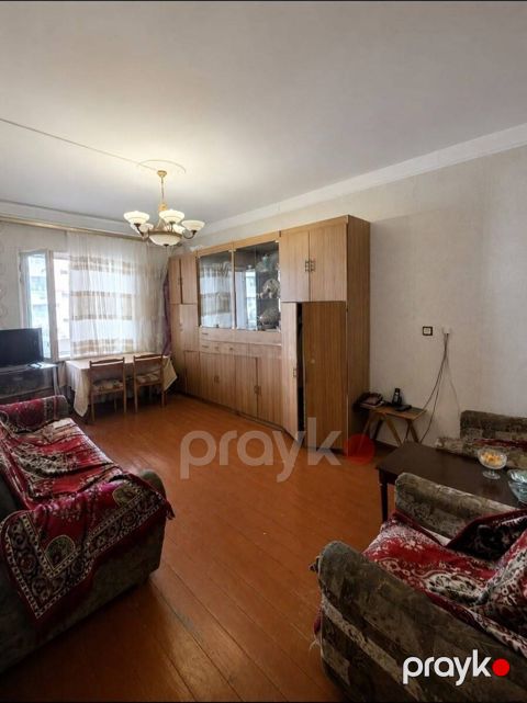 Satılır 2 otaqlı köhnə tikili 65 m²