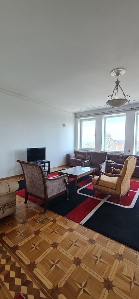 Satılır 4 otaqlı köhnə tikili 150 m² — Bakı
