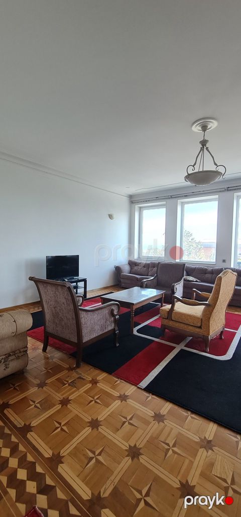 Satılır 4 otaqlı köhnə tikili 150 m²