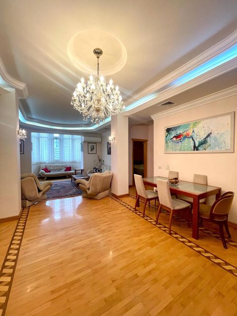Satılır 6 otaqlı yeni tikili 220 m² — Bakı
