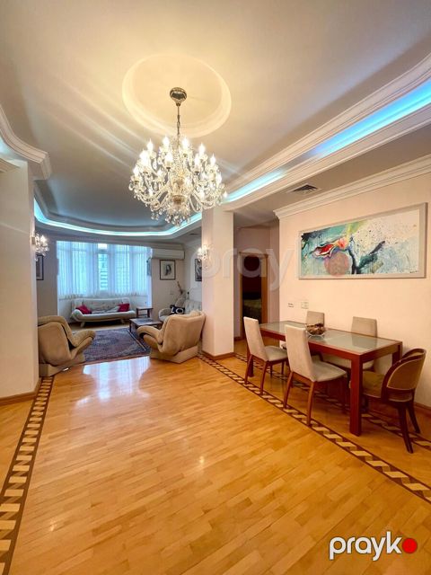 Satılır 6 otaqlı yeni tikili 220 m²