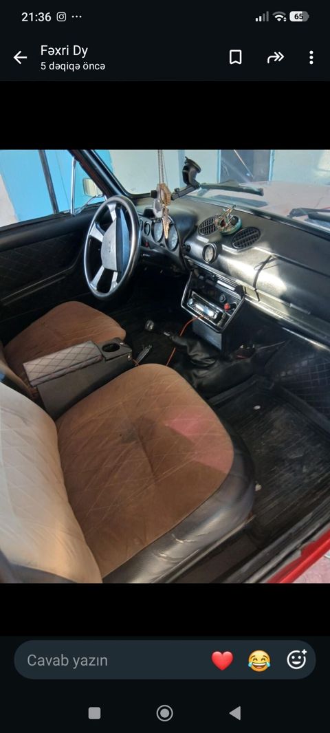 VAZ 2106, qırmızı rəng. Sedan kuzov, klassik dizaynlı ön və arxa — Biləsuvar