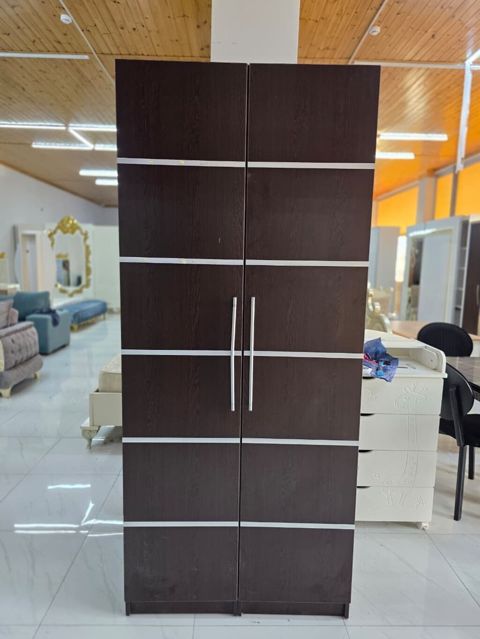 *Dolab satılır* Eni 90 sm Hund 210 sm Derinlik 57 sm *Qiymet 150 azn* — Saray