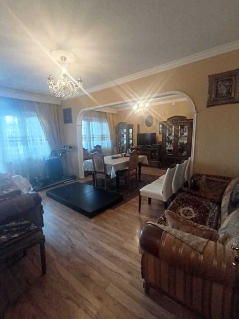 Satılır 5 otaqlı köhnə tikili 120 m² — Bakı