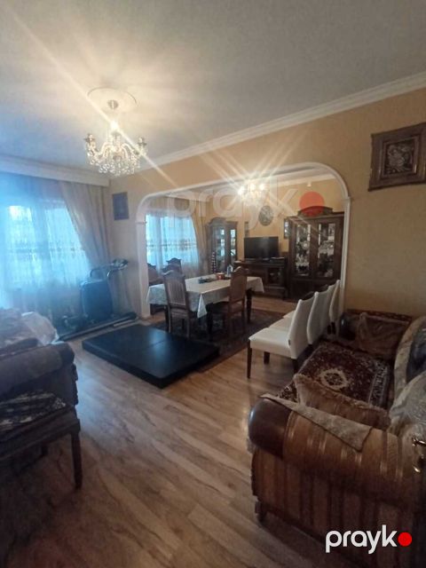 Satılır 5 otaqlı köhnə tikili 120 m²