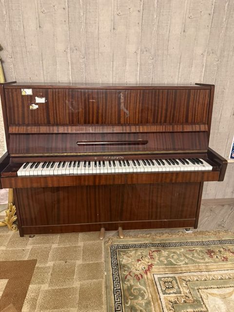 Upright pianino – “Belarus” markalı - Korpus: parlaq qəhvəyi taxta — Bakı