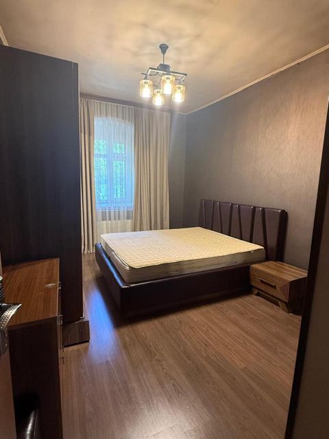 İcarəyə verilir 4 otaqlı köhnə tikili 120 m² — Bakı