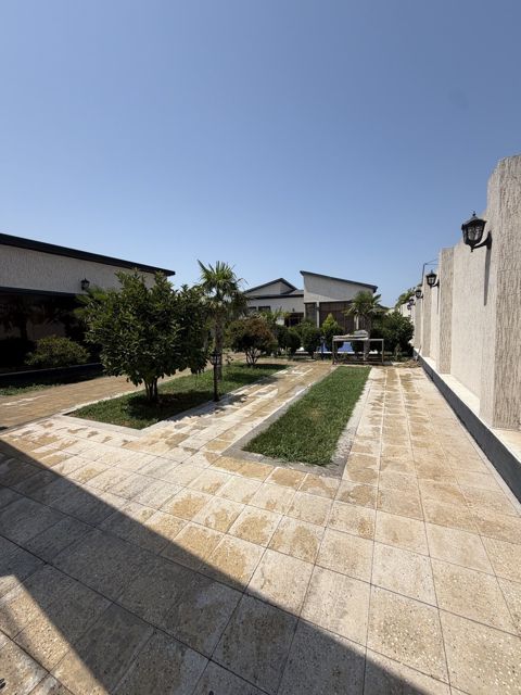 Satılır 5 otaqlı həyət evi/bağ evi 200 m² — Bakı
