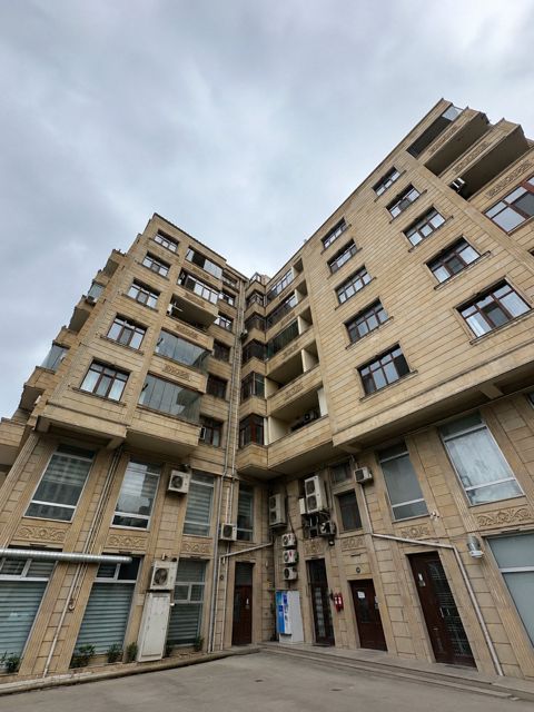 Satılır 2 otaqlı yeni tikili 165 m² — Bakı