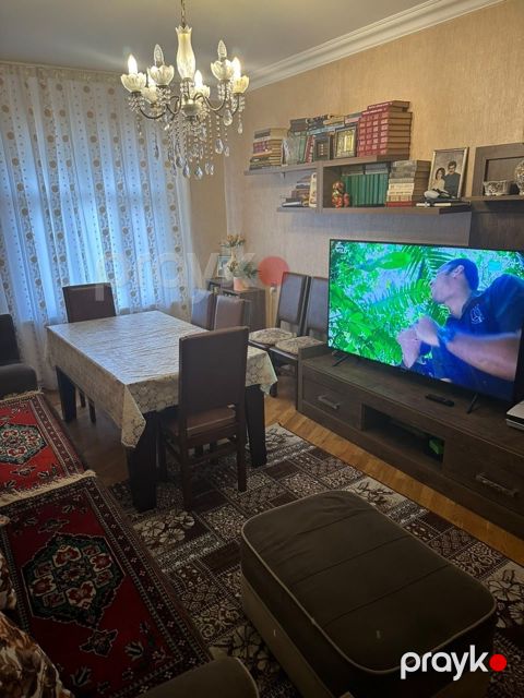 Satılır 4 otaqlı köhnə tikili 100 m²
