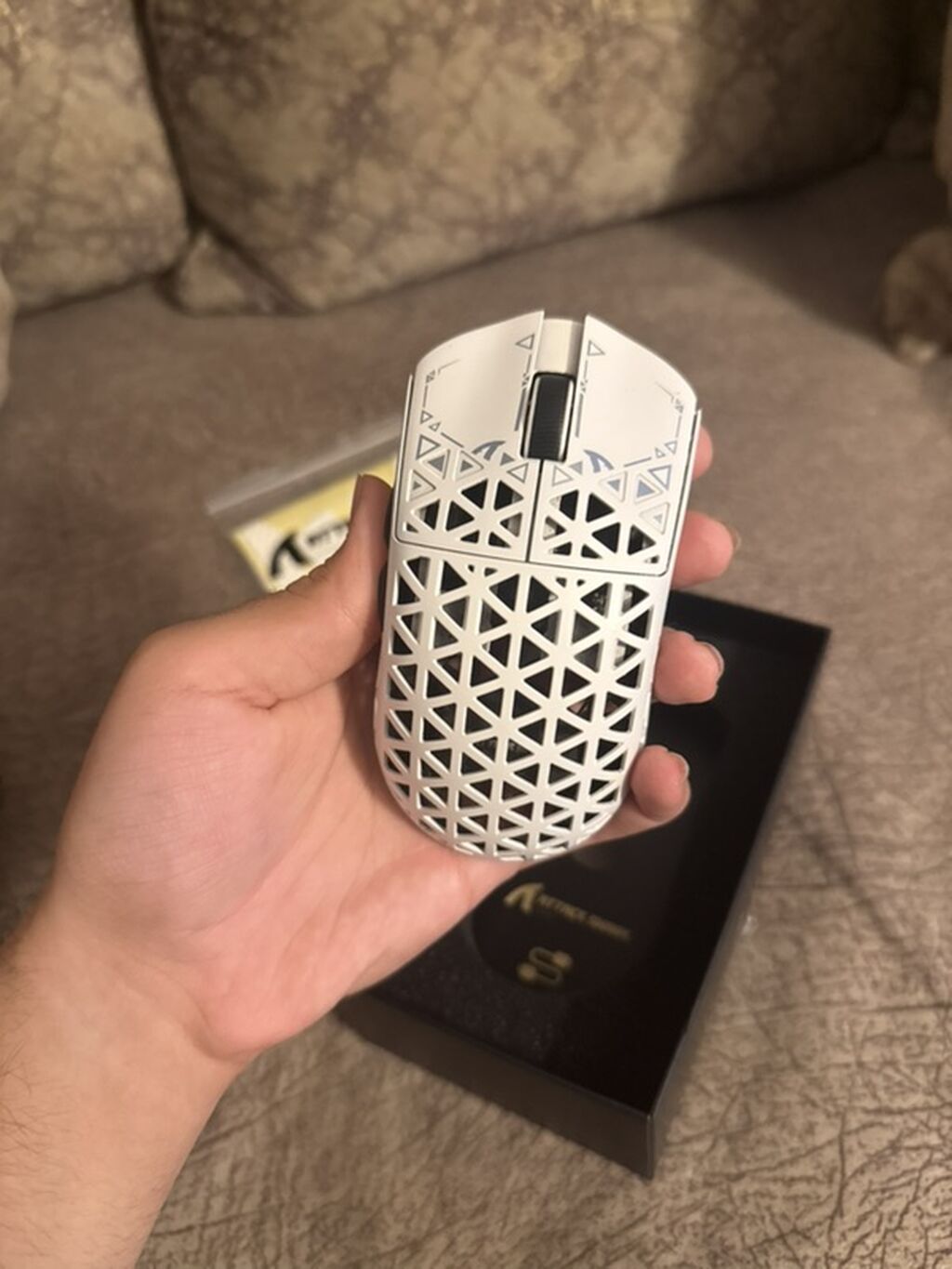 Attack Shark R5 Ultra oyun siçanı Xüsusiyyətlər: - Sensor: PAW3395 — Elektronika, Digah (7)