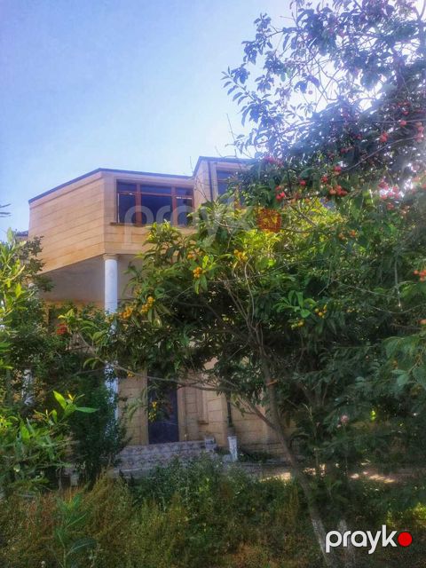 Satılır 10 otaqlı həyət evi/bağ evi 1000 m²
