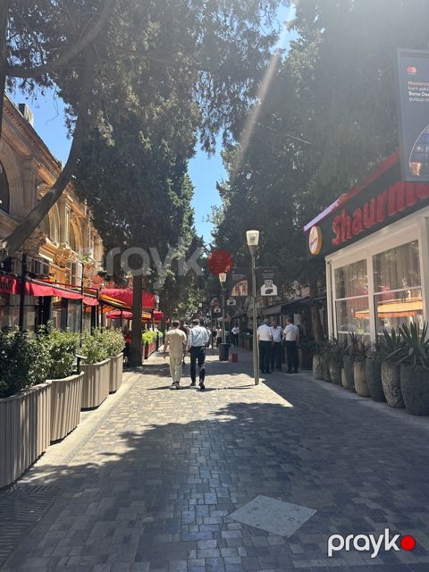 Satılır 3 otaqlı köhnə tikili 130 m² — Bakı