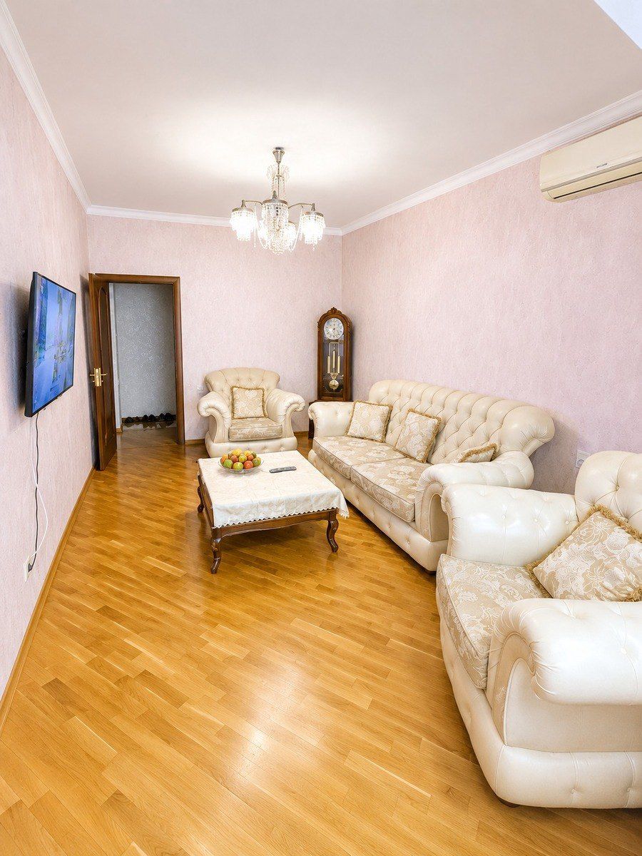 Satılır 4 otaqlı köhnə tikili 110 m² — Mənzil, Bakı (2)