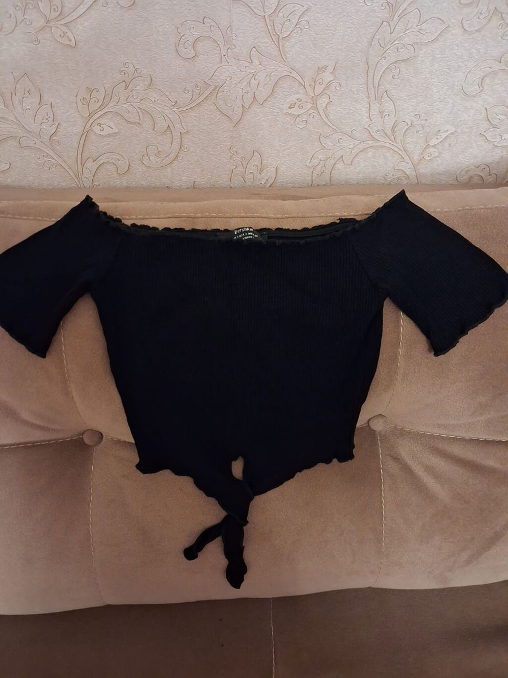 Qara rəngdə, çiyinlər açıq (off-shoulder) qısa bluz. - Parça: nazik — Şəxsi əşyalar, Bakı (2)