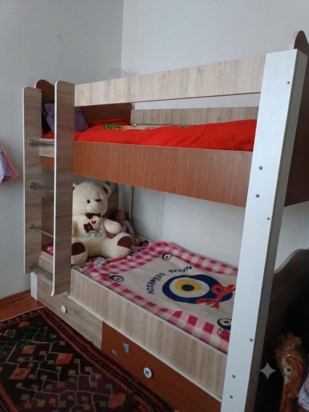 Matrasları yoxdur.Ölçüsü 1.90 x 0.90 Ünvan:3-cü Alatava — Mebel, Sumqayıt (2)