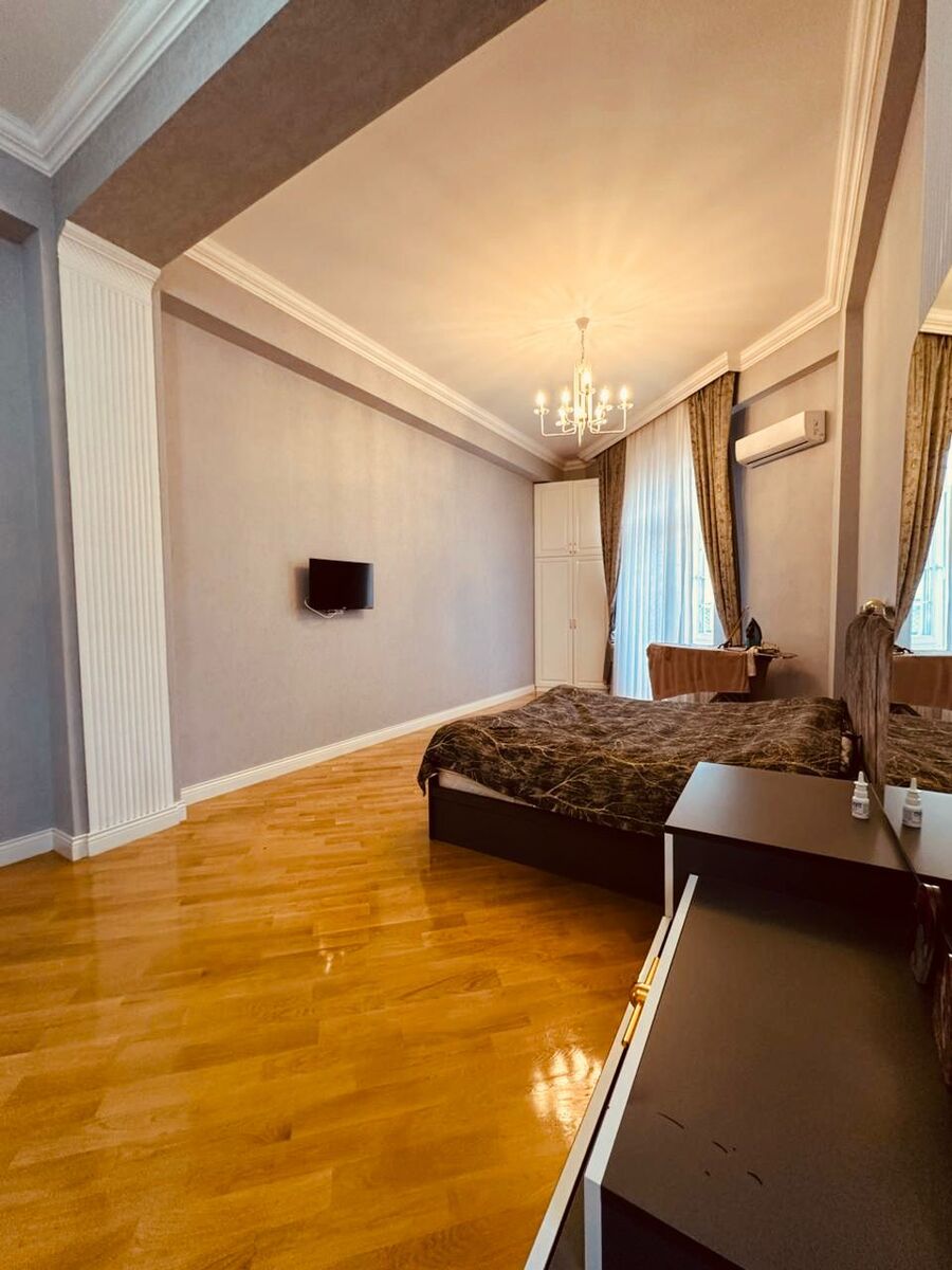 Satılır 5 otaqlı yeni tikili 240 m² — Mənzil, Bakı (2)