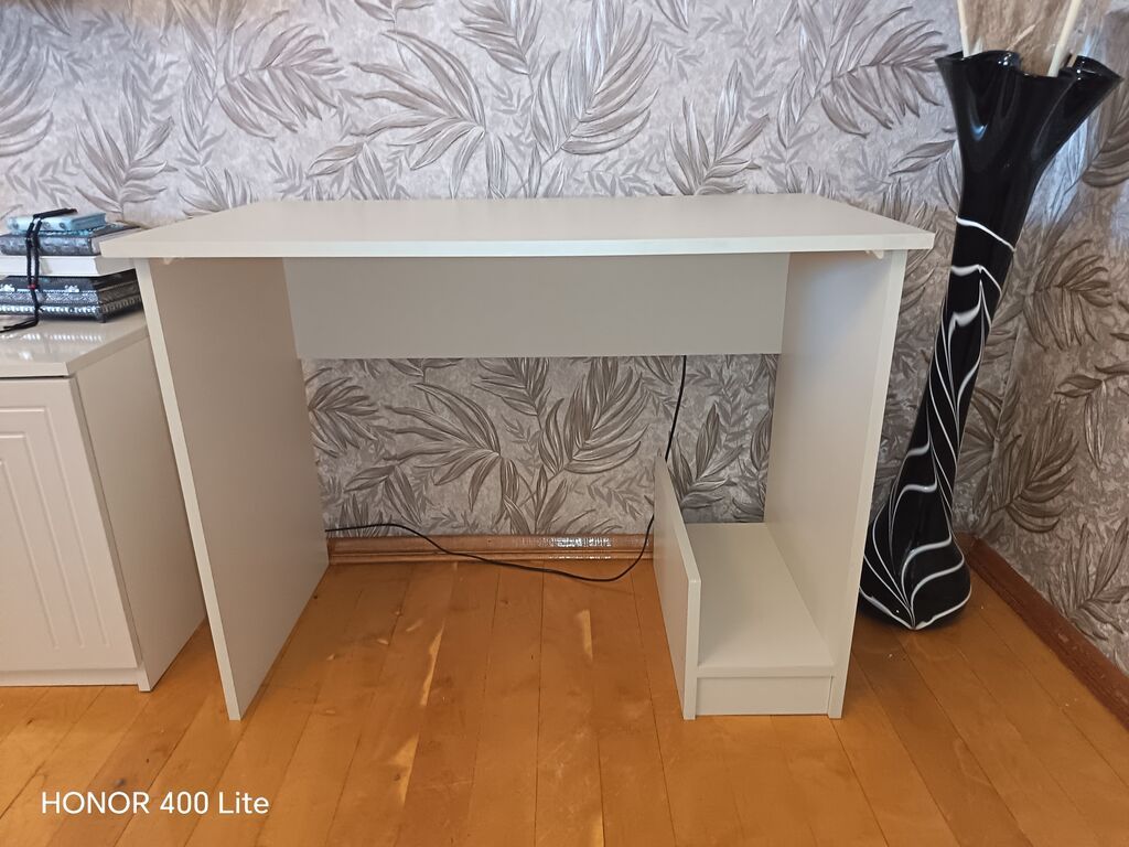 Ağ rəngli kompyuter/iş masası - Minimalist dizayn, düz və geniş iş — Mebel, Digah