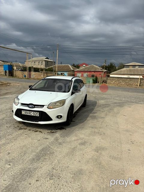 Ford Focus, 1.0 L, 2012 il, 270 500 km