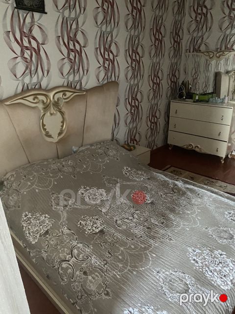 Satılır 4 otaqlı köhnə tikili 92 m²