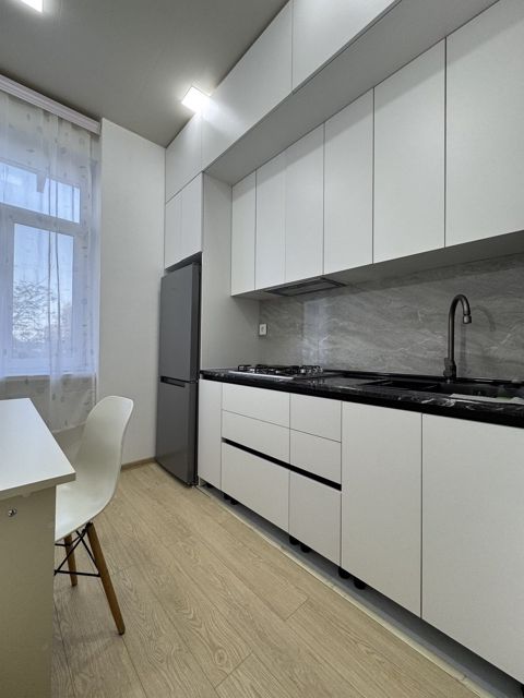 İcarəyə verilir 2 otaqlı köhnə tikili 60 m² — Bakı
