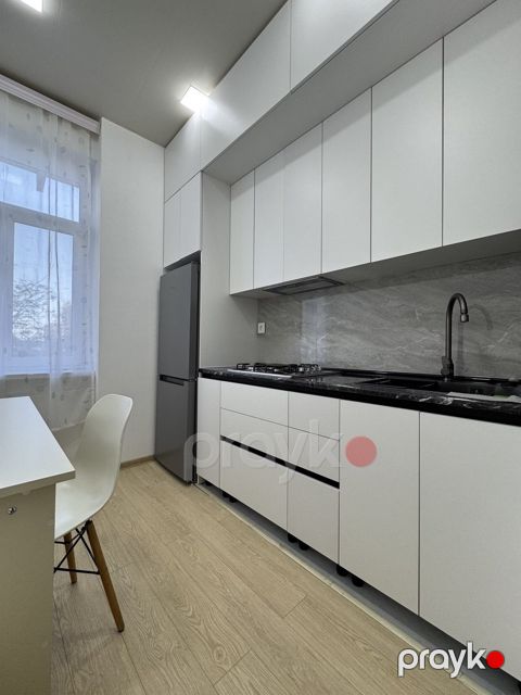 İcarəyə verilir 2 otaqlı köhnə tikili 60 m²