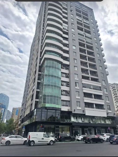Satılır 3 otaqlı yeni tikili 210 m² — Bakı