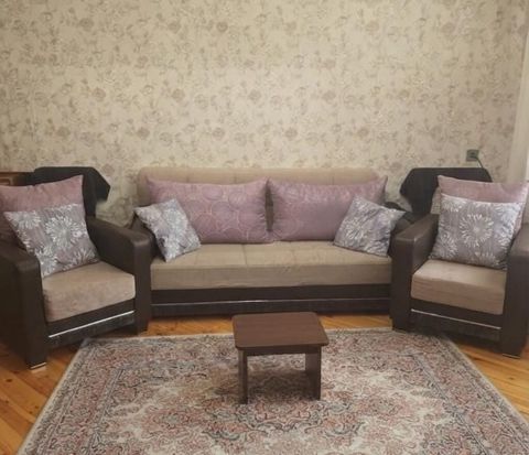 Divan kreslo Bellona mebelden alinib 1 qolunda cuzi difekti var acilan — Bakı