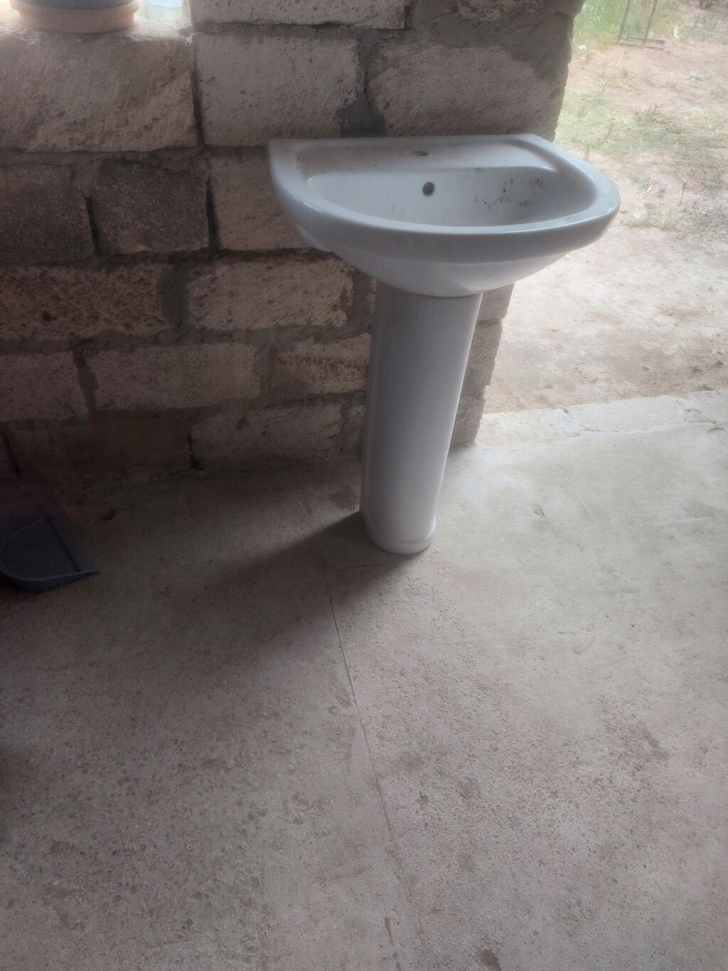 Seramik ayaqlı əl-üz yuma lavabosu - Rəng: ağ - Model: pedestallı — Santexnika, Sumqayıt (2)