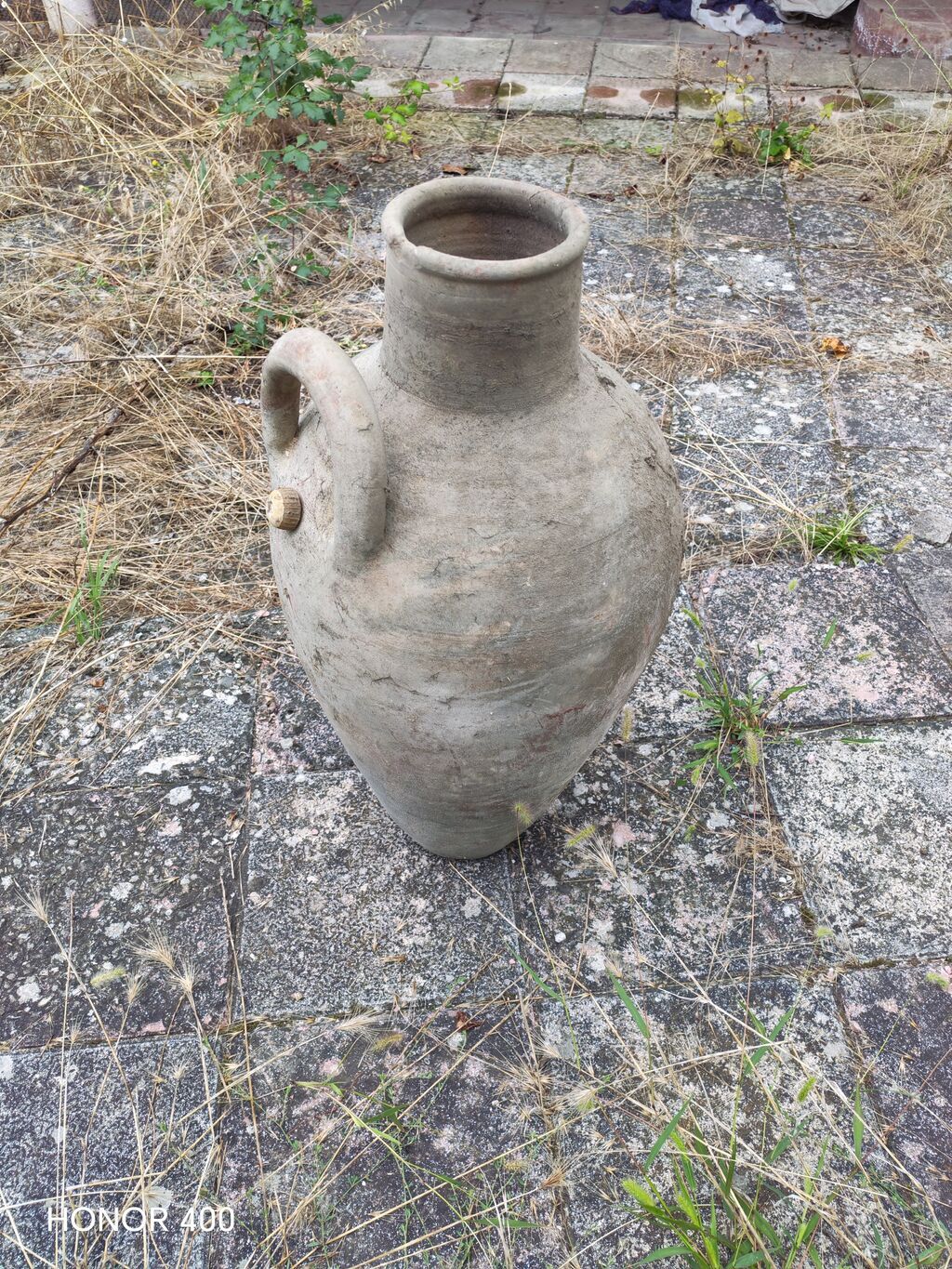 Bir vaza, Keramika — Vaazalar, kreslolar, süni çiçəklər, Masazır (2)