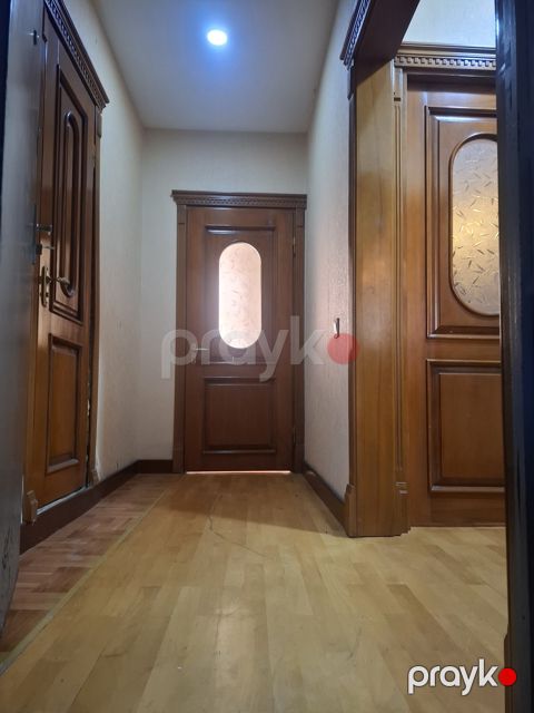 Satılır 2 otaqlı köhnə tikili 80 m²