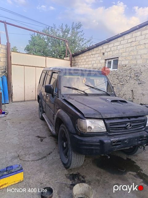Hyundai Galloper sökülürki. Nə isdəsə ehtiyat hissəsi var