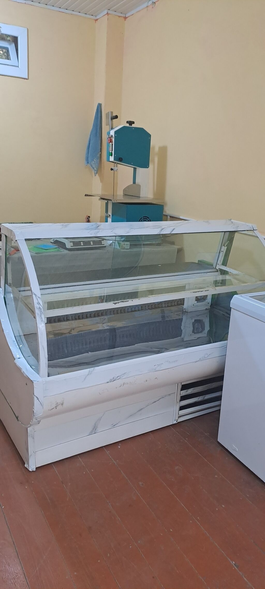Soyuduculu vitrin – mağaza/kafe üçün - Ön şüşəsi qövsvari dizaynlı — Biznes və avadanlıq, Cəlilabad (5)