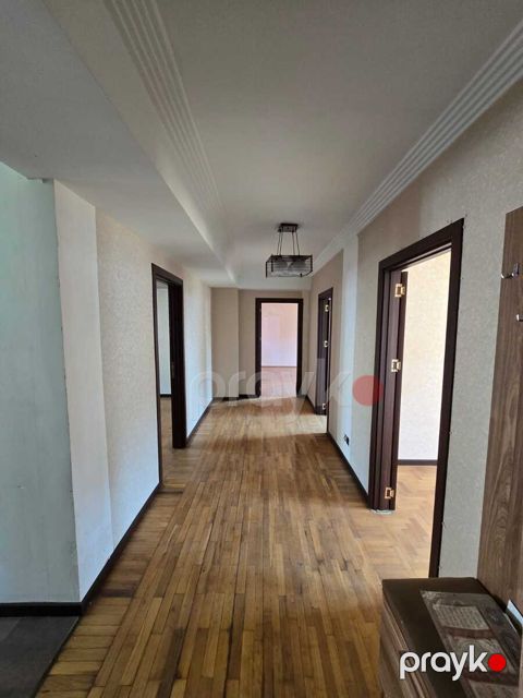 Satılır 5 otaqlı köhnə tikili 170 m²