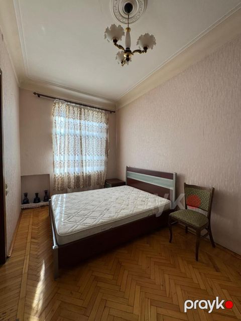 İcarəyə verilir 3 otaqlı köhnə tikili 85 m²