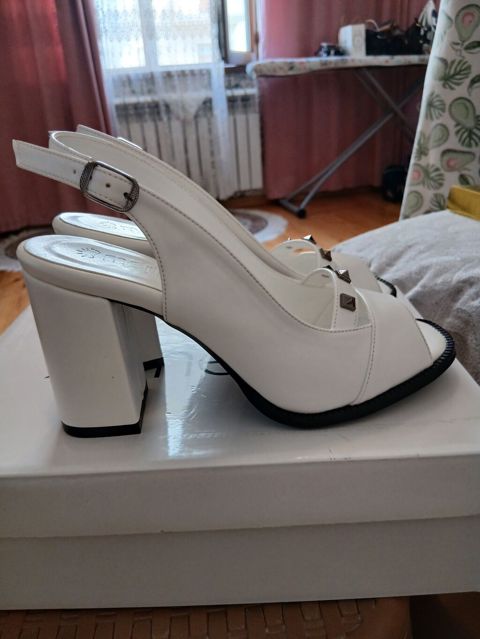 Merlin Shoes qadın açıq burunlu sandal yenidir 37 olcu geyinilmeyib — Xırdalan