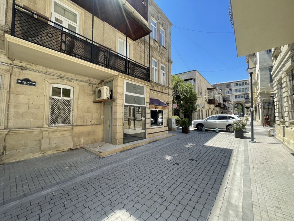 Yeni piyada yolu salinan Islam Seferli küçəsi ilə Dilarə Əliyeva — Daşınmaz əmlak, Bakı