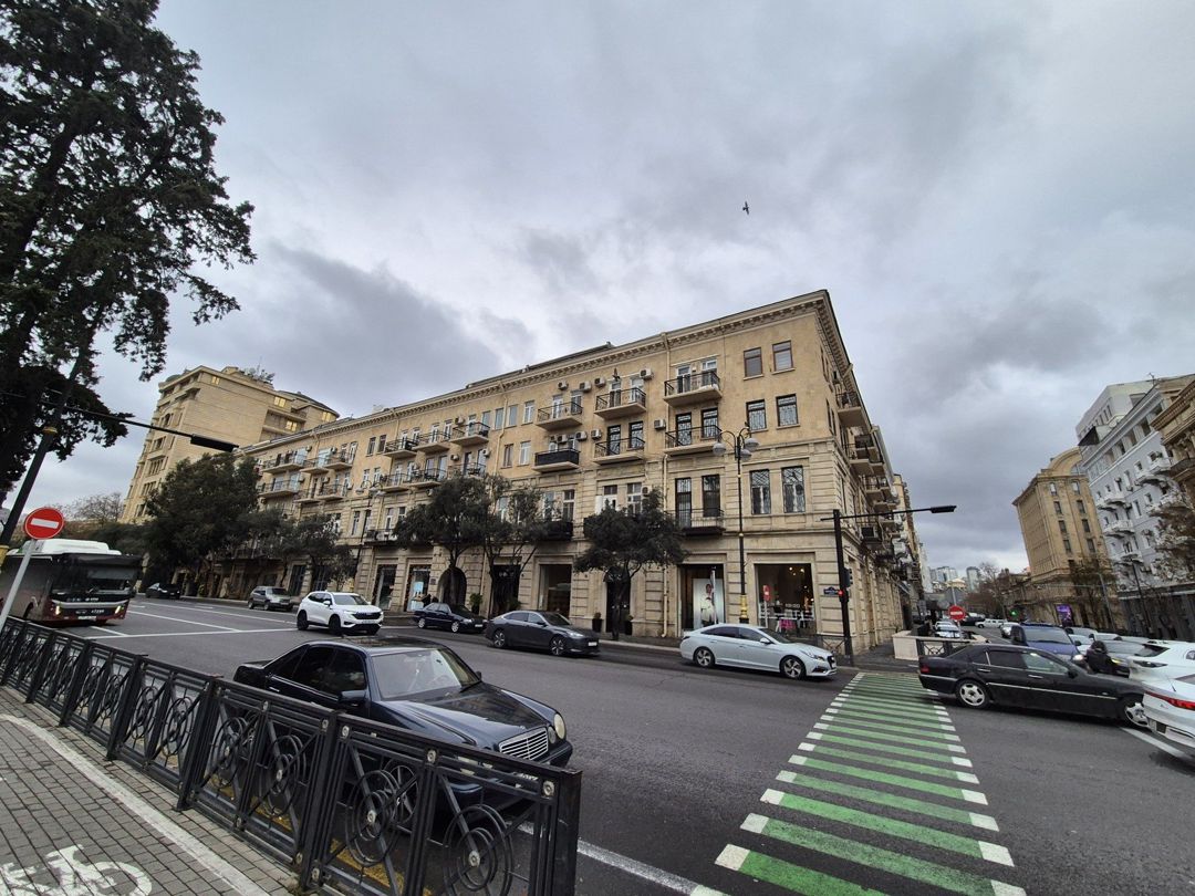 İcarəyə verilir 2 otaqlı köhnə tikili 80 m² — Mənzil, Bakı