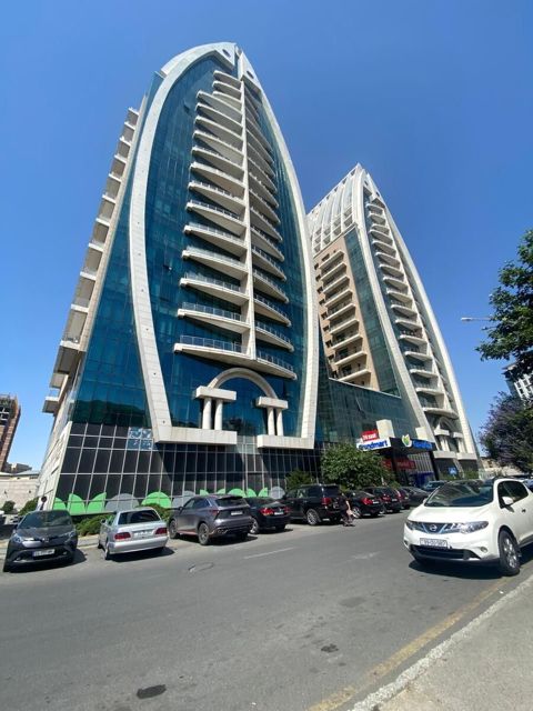 Satılır 4 otaqlı yeni tikili 185 m² — Bakı