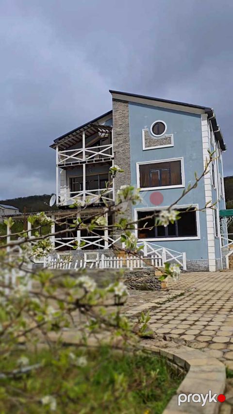 Satılır 5 otaqlı həyət evi/bağ evi 300 m²