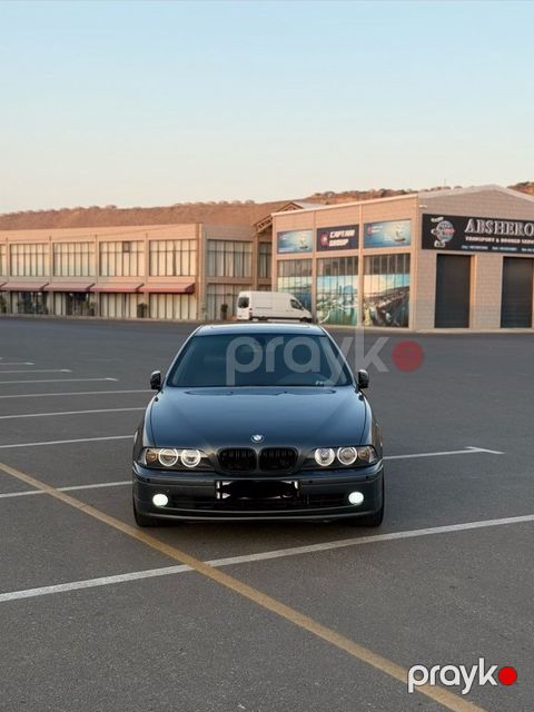 BMW 525, 2.5 L, 2001 il, 350 000 km