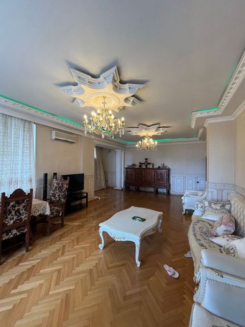 Satılır 4 otaqlı yeni tikili 170 m² — Bakı
