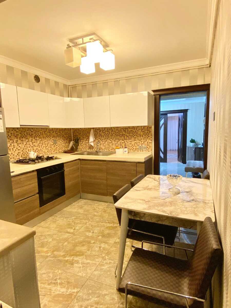 Satılır 4 otaqlı köhnə tikili 115 m² — Mənzil, Bakı (9)