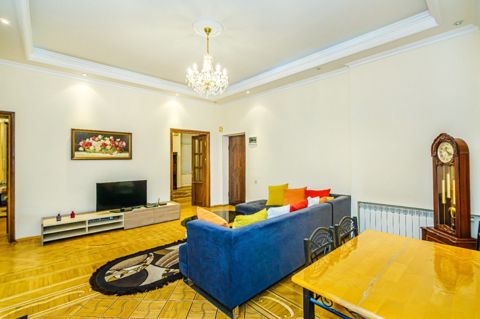 İcarəyə verilir 4 otaqlı köhnə tikili 117 m² — Bakı