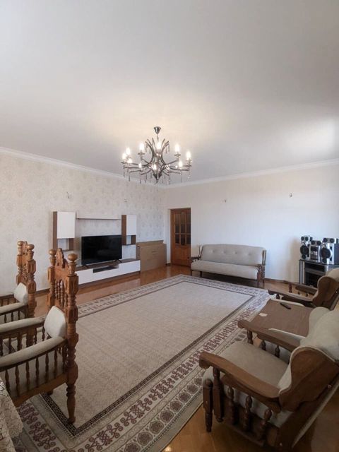 İcarəyə verilir 4 otaqlı yeni tikili 220 m² — Bakı
