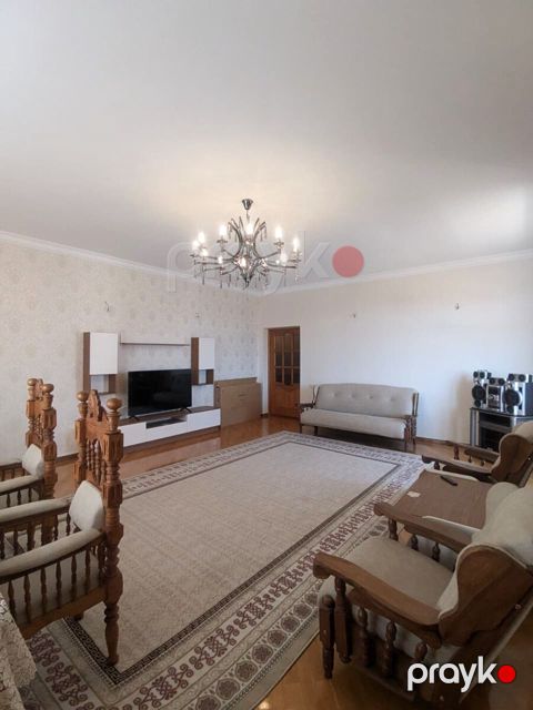 İcarəyə verilir 4 otaqlı yeni tikili 220 m²