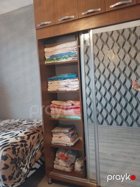 Güzgülü sürgülü qapılı paltar şkafı - Material: taxta rəngli laminat