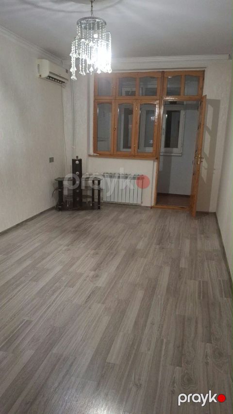 İcarəyə verilir 2 otaqlı köhnə tikili 55 m²