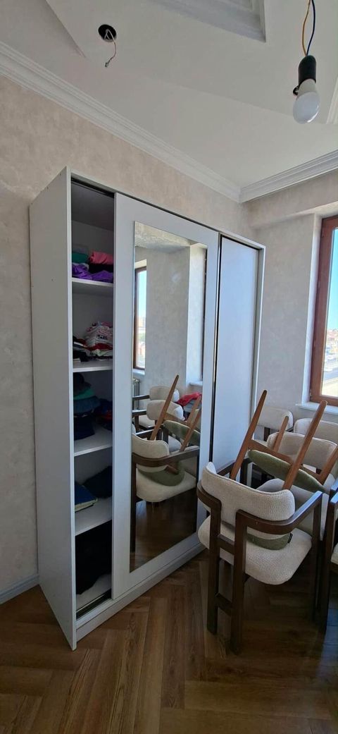Dolab 400azn satılır. Bir neçə gün ərzində evdən çıxmalıdı — Digah